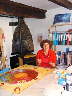 Marianne Lorach dans son atelier